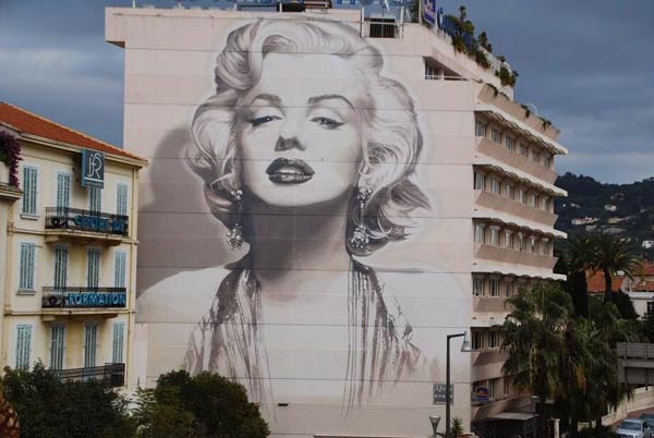 Street art in Cannes, Riviera Hotel, France (Photo by SAUS)