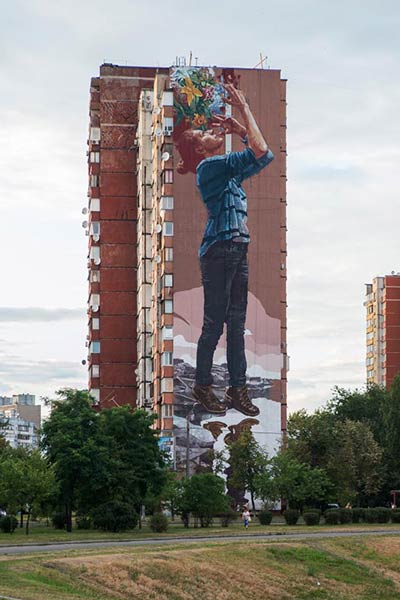 Fintan Magee in Kiev for Mural Social Club Festival/NGO Sky Art Foundation. (photo © Maksim Belousov)
